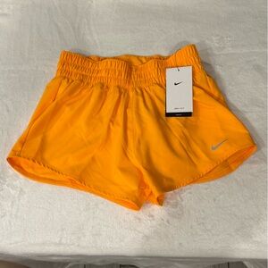 NWT NIKE WOMENS XS DRI FIT MID RISE 3” LINED SHORTS